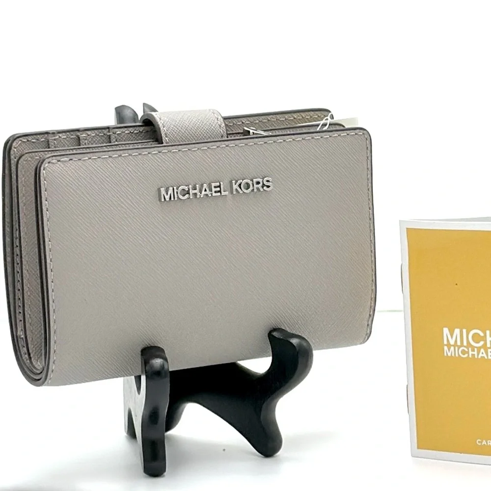 MICHAEL KORS Medium Saffiano Leather Bifold Zip CN Wallet PEARL GREY